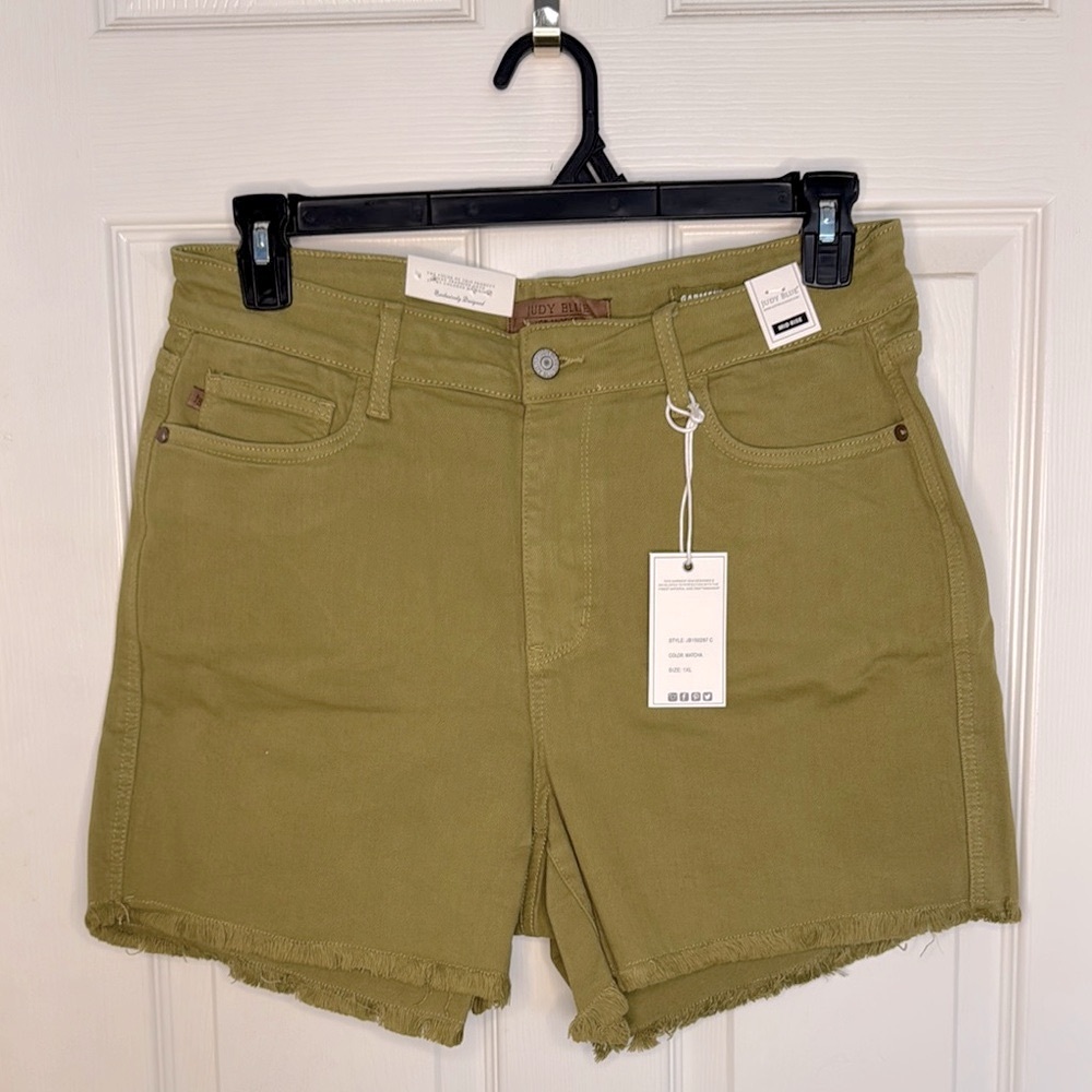 NWT Judy Blue Matcha Mid Rise Jean Shorts with Raw Hem